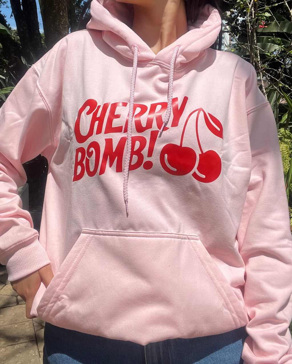 Buzo con capota Cherry bomb